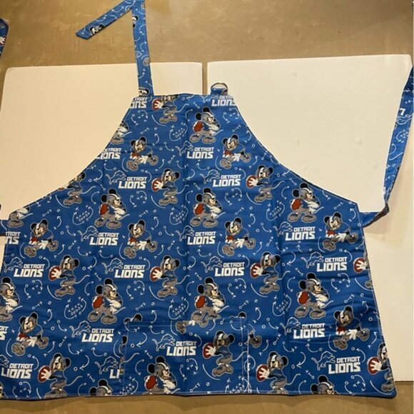 Detroit Lions Adult Mickey Mouse Pattern Blue and White BBQ Grilling Apron with - Picture 1 of 3